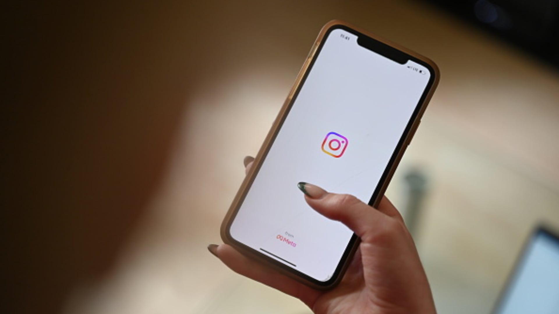 Instagram es una red social diseñada para publicar fotos y videos de corta duración.