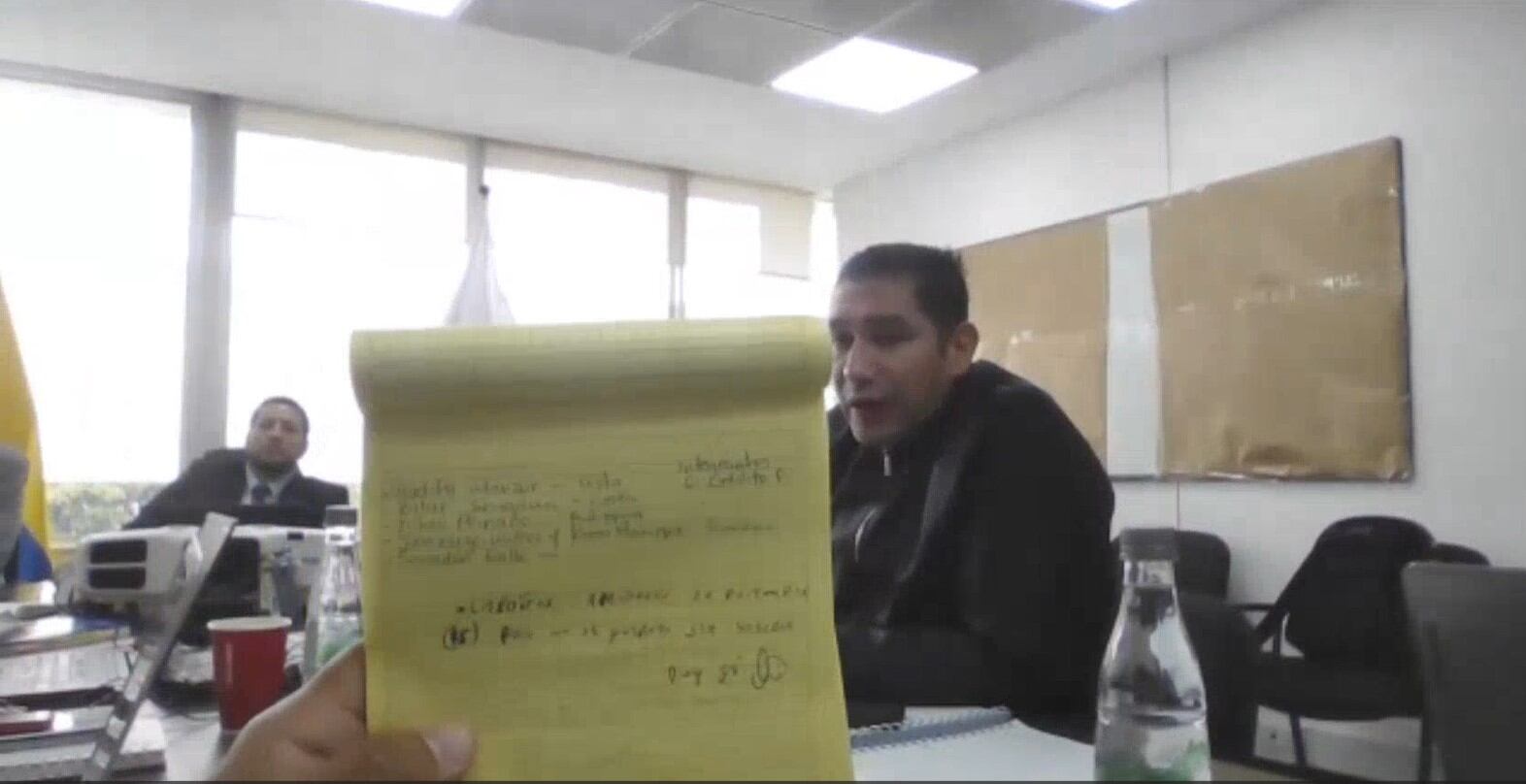 En esta libreta aparecen los nombres de los nueve congresistas que habrían presionado para el direccionamiento de contratos en la UNGRD.