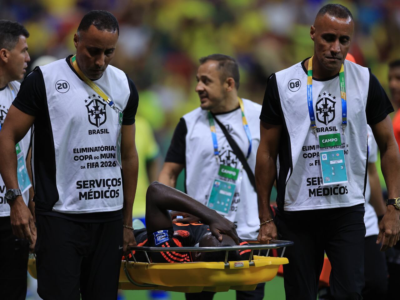 Davinson Sánchez terminó inconsciente tras golpe con Alisson Becker: video de la impactante acción - Semana