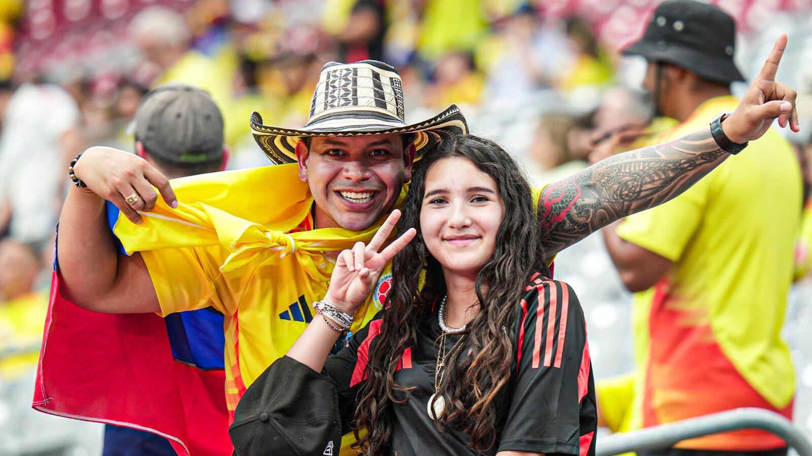 Hinchas apoyan a la selección Colombia frente a Panamá