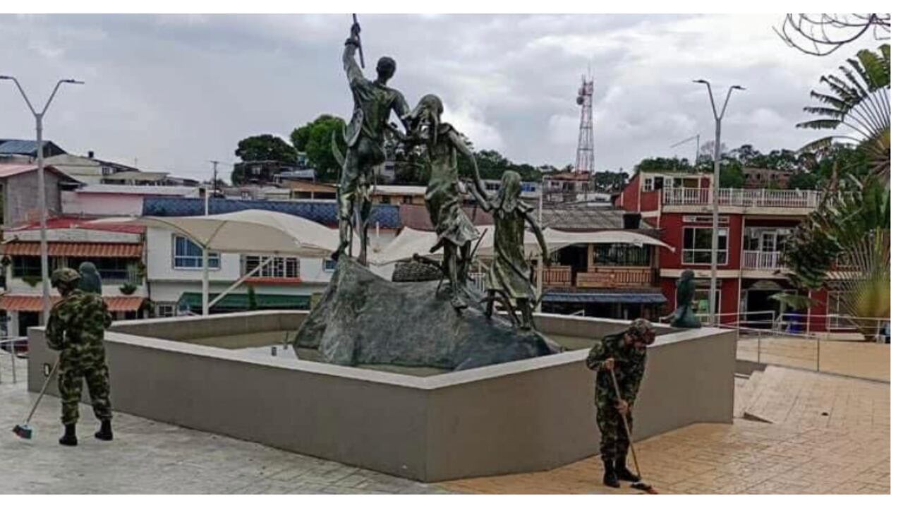 Militares barriendo en Norcasia, Caldas