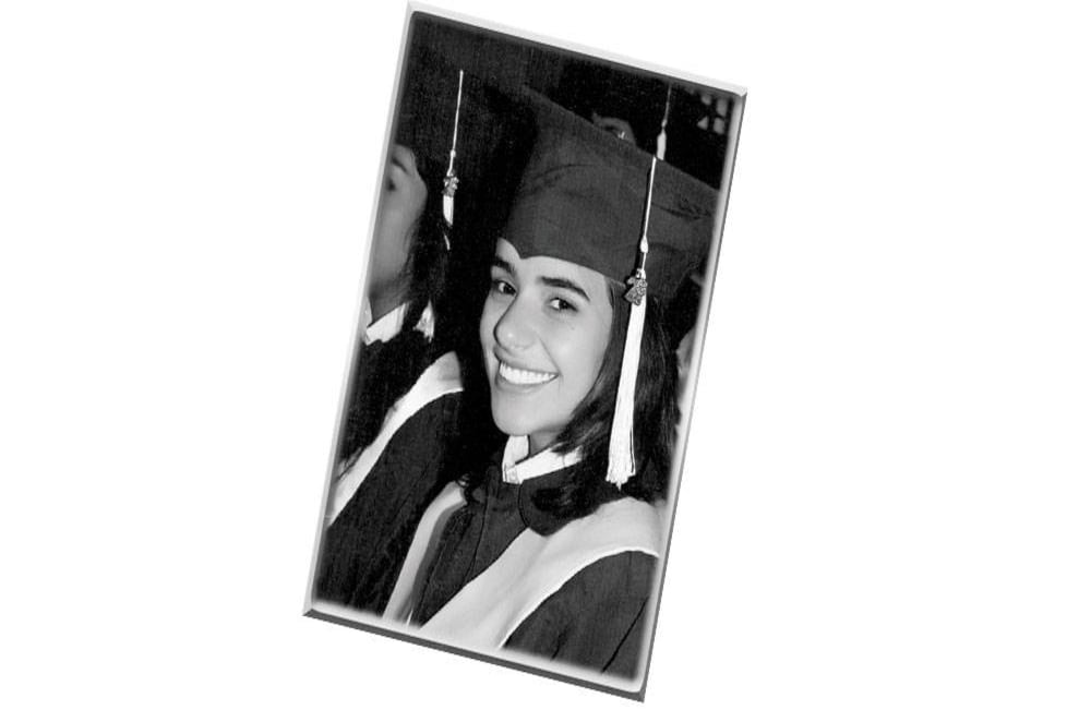 En 2008 se graduó con honores en el Colegio Inmaculado Corazón de María. 
