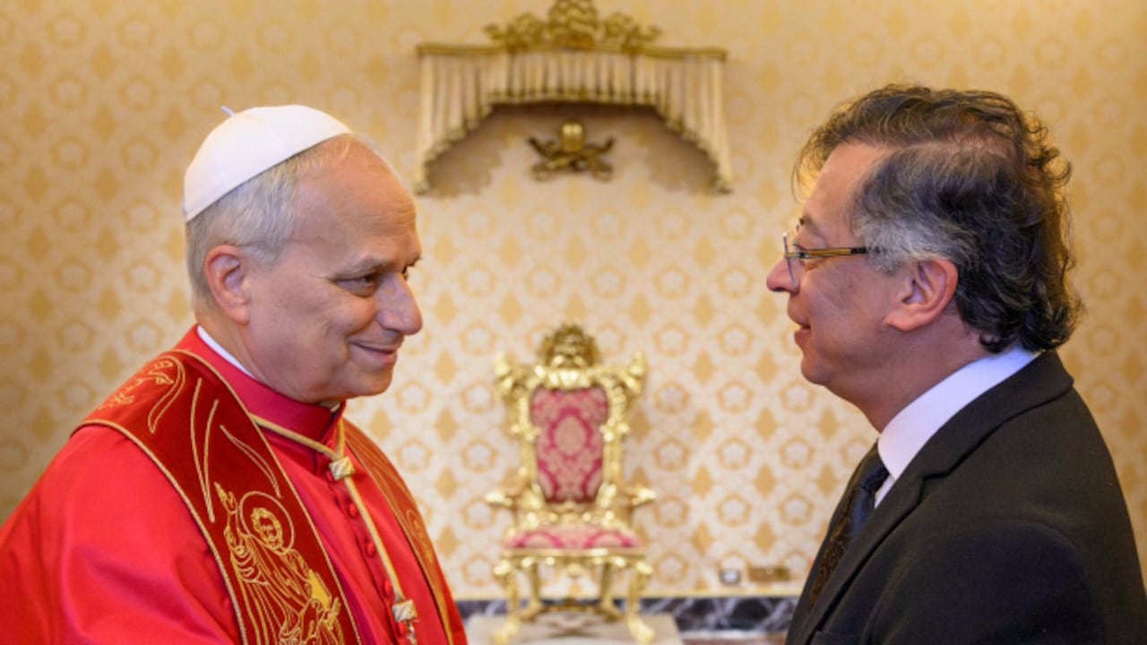 El papa León XIV y el presidente Gustavo Petro.