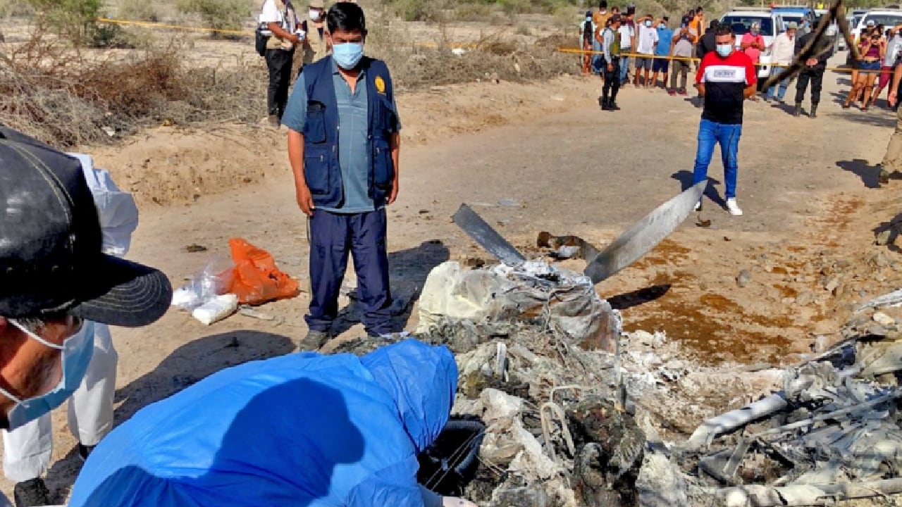 Ya se están ejecutando diligencias preliminares en la zona de Vista Alegre, tras la caída de una avioneta que causó la muerte de siete personas. Foto Twitter @FiscaliaPeru