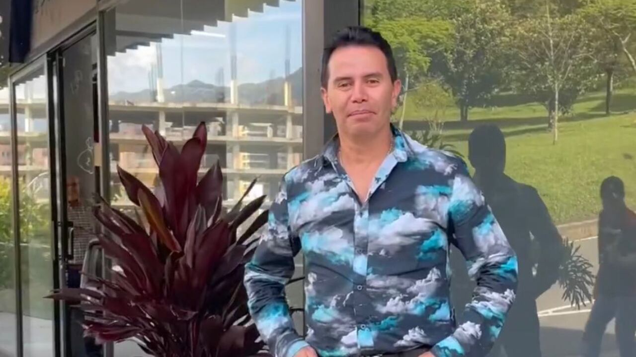 Jhonny Rivera suele complacer a sus seguidores cuando le piden algo