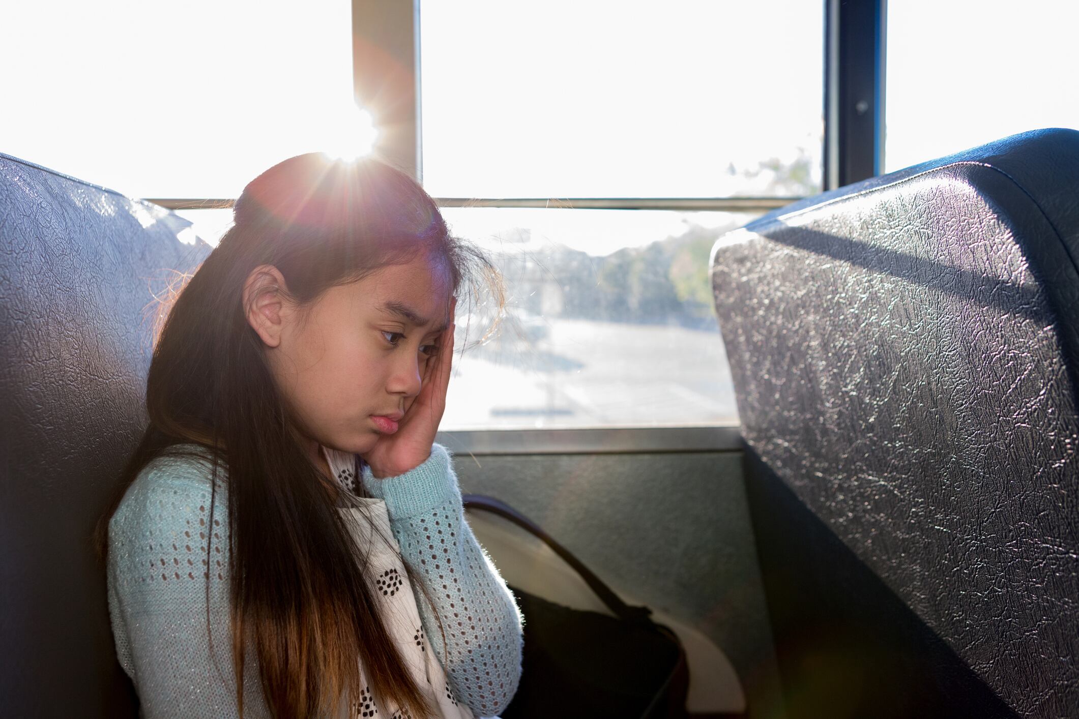 El mareo es un malestar que puede presentarse con frecuencia al viajar en bus.