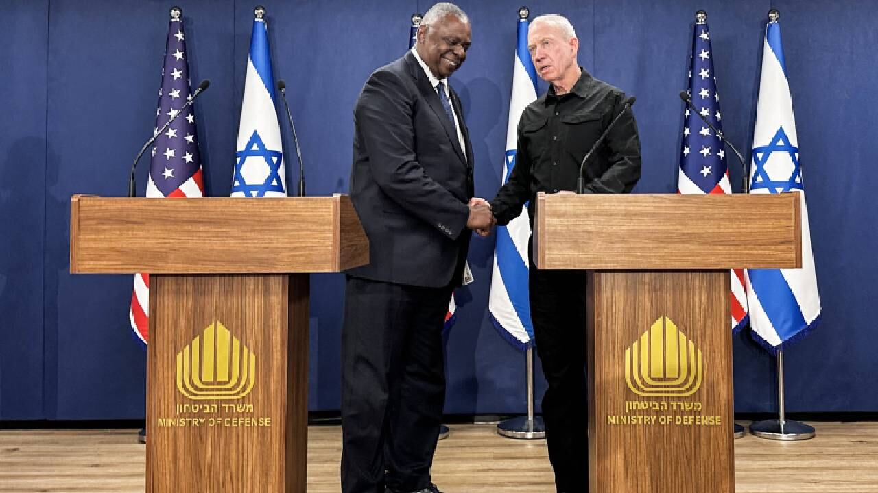 El Secretario de Defensa estadounidense, Lloyd Austin, junto al Ministro de Defensa de Israel, Yoav Gallant.