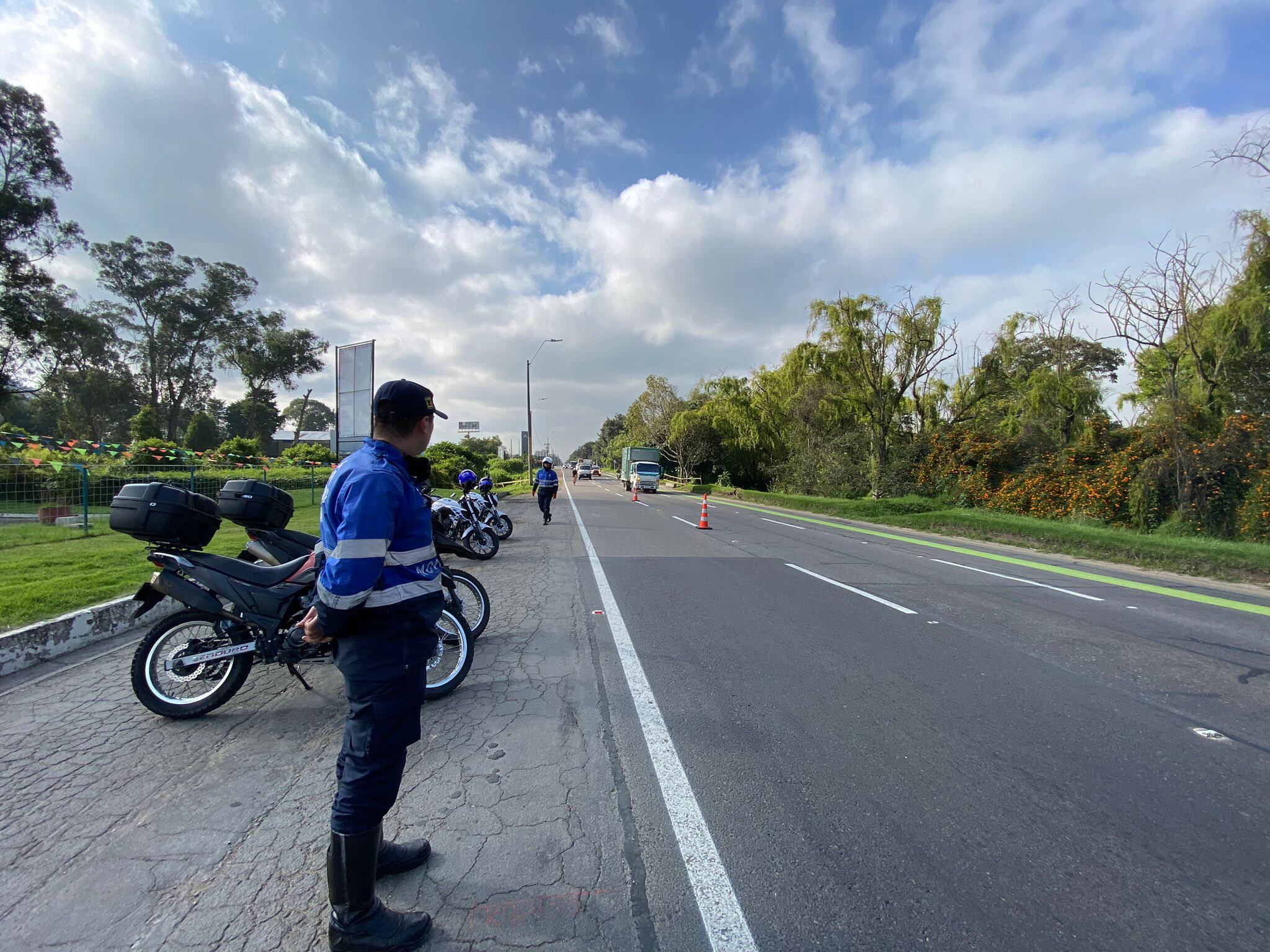 Las autoridades de tránsito de Bogotá reportaron completa normalidad en los distintos corredores de salida e ingreso de la ciudad al inicio del puente festivo de Reyes.