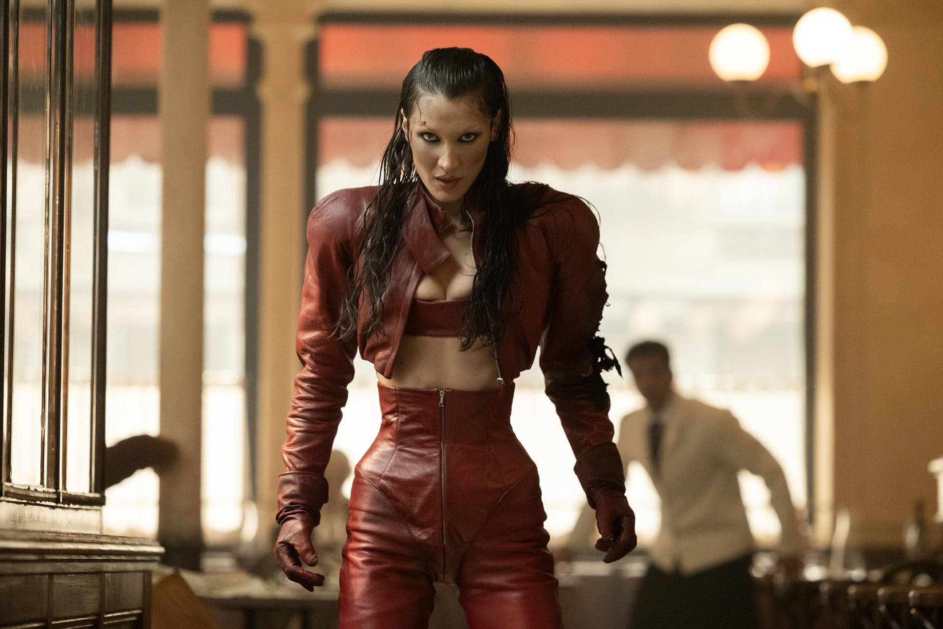 La serie Belleza Perfecta se estrenó en Disney+ el 21 de enero y cuenta con la actuación de Evan Peters, Anthony Ramos, Jeremy Pope, Ashton Kutcher y Rebecca Hall.