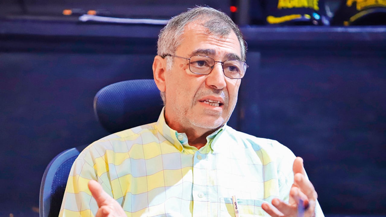 Dau aceptó la invitación a Vicky en Semana para hablar acerca de las razones que lo llevaron a alterarse de tal forma en contra de los funcionarios públicos de su ciudad.