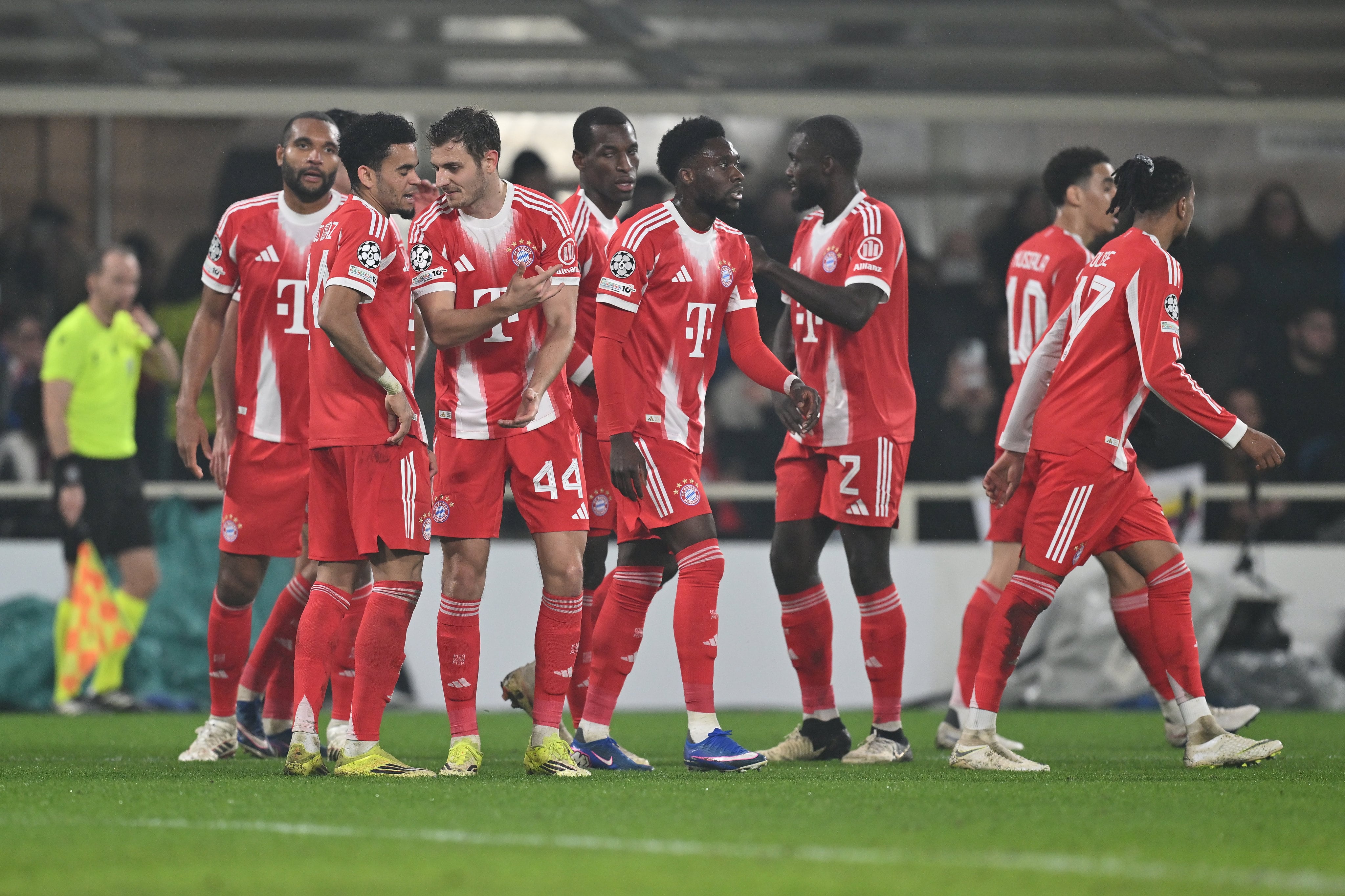 En la última jugada del encuentro, el arquero Jonas Urbig sufrió un golpe por lo que tuvo que ser trasladado al hospital.