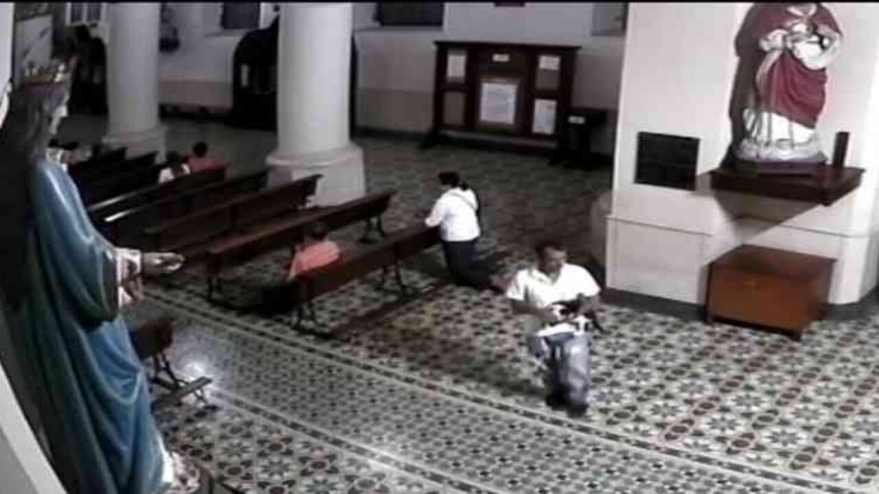 David Flórez se robó el gato del párroco de Amagá.