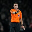 El árbitro David Coote.