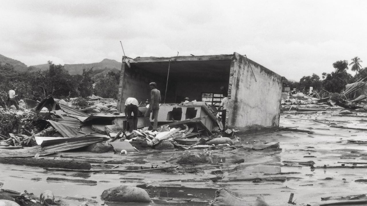Miles de edificaciones fueron arrasadas y saqueadas después por inescrupulosos que no se conmovieron con la terrible tragedia. Crédito: Archivo Semana / Carlos Linares Pinzón.
