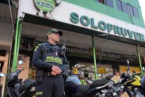 La Secretaría de Seguridad y Justicia y La Policía Metropolitana de Cali Con más de 200 uniformados se tomaron la galería se Santa Elena para contrarrestar los delitos de extorsión, microtráfico y otros flagelos que afectan esta plaza de mercado.