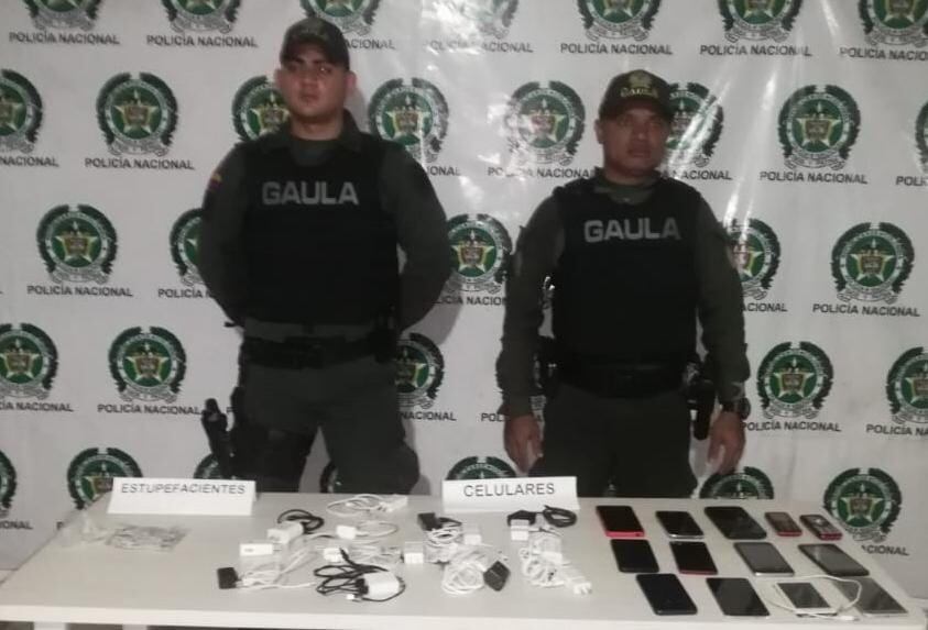 Dispositivos celulares y accesorios encontrados en centros carcelarios de Barranquilla