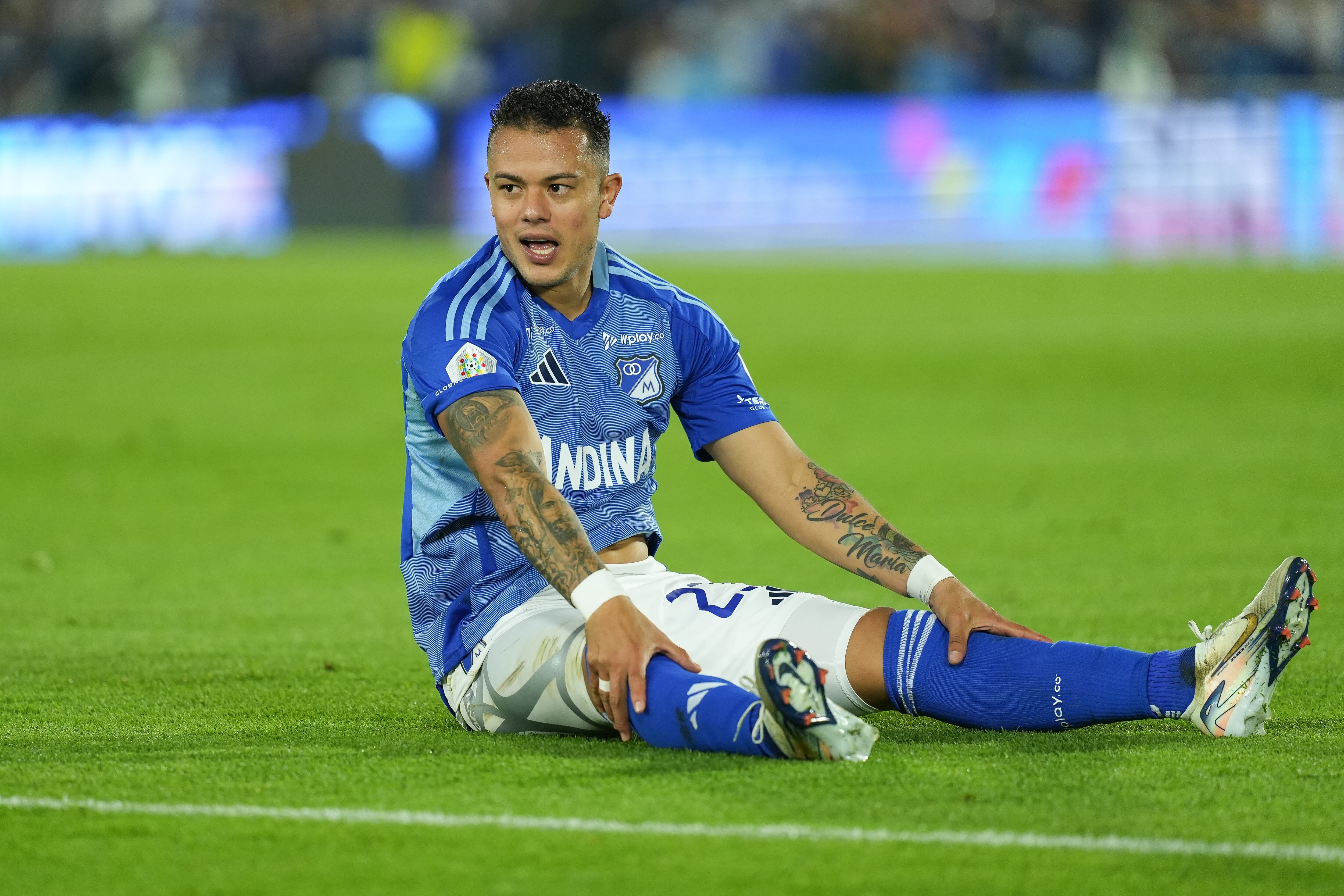BOGOTA, COLOMBIA - FEBRUARY 8: Leonardo Castro of Millonarios FC gestures during the match between Millonarios and La Equidad as part of the Liga BetPlay DIMAYOR I-2025 at Estadio El Campin on February 8, 2025 in Bogota, Colombia. (Photo by Andres Rot/Getty Images)