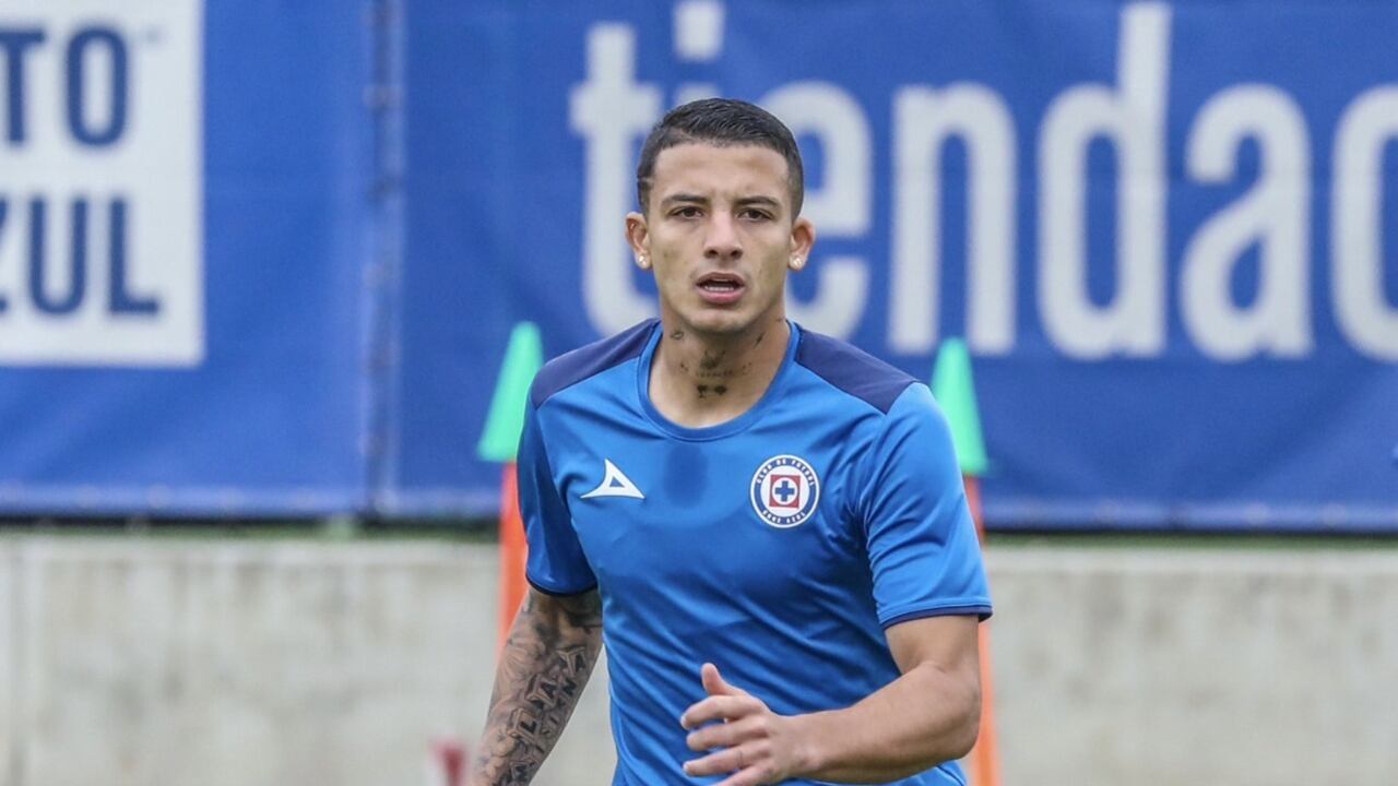 El mediocampista Kevin Castaño llega a México y firma hasta 2027.