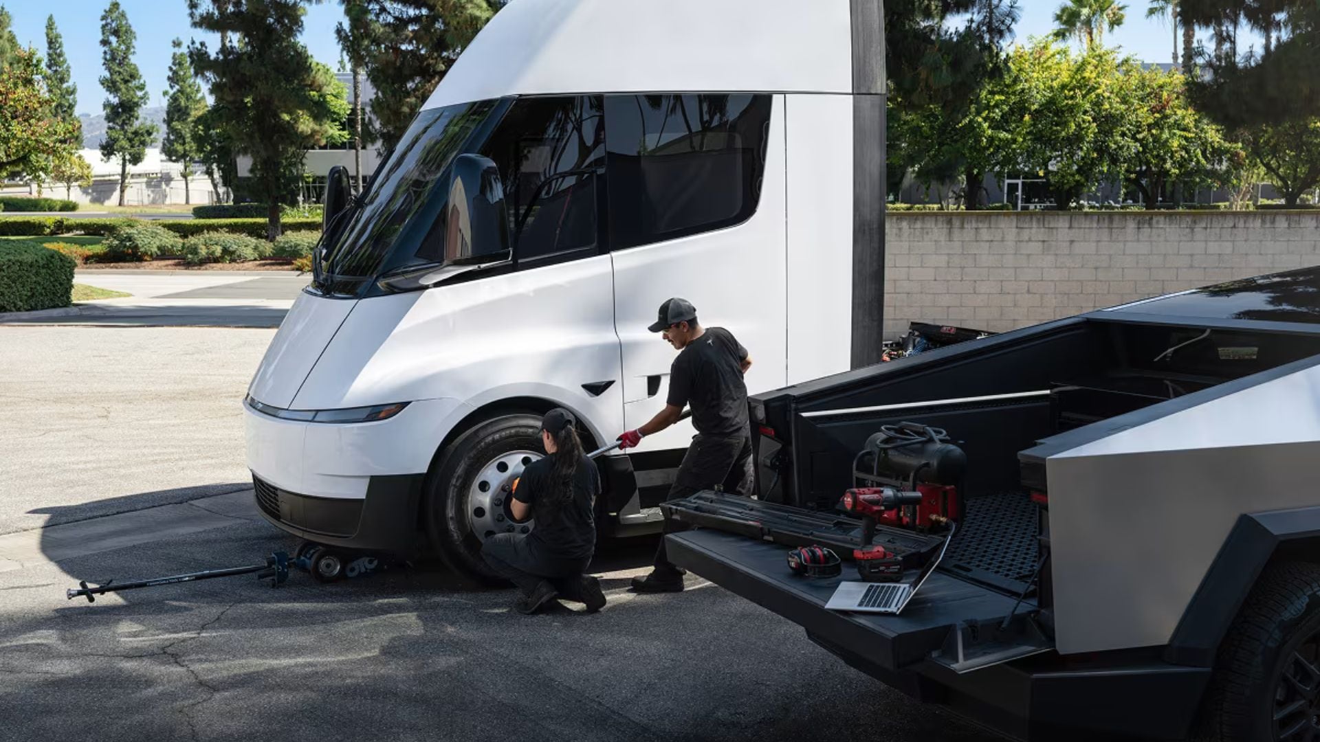 El Tesla Semi comenzó a fabricarse a gran escala en una planta ubicada en Sparks, Nevada, Estados Unidos.