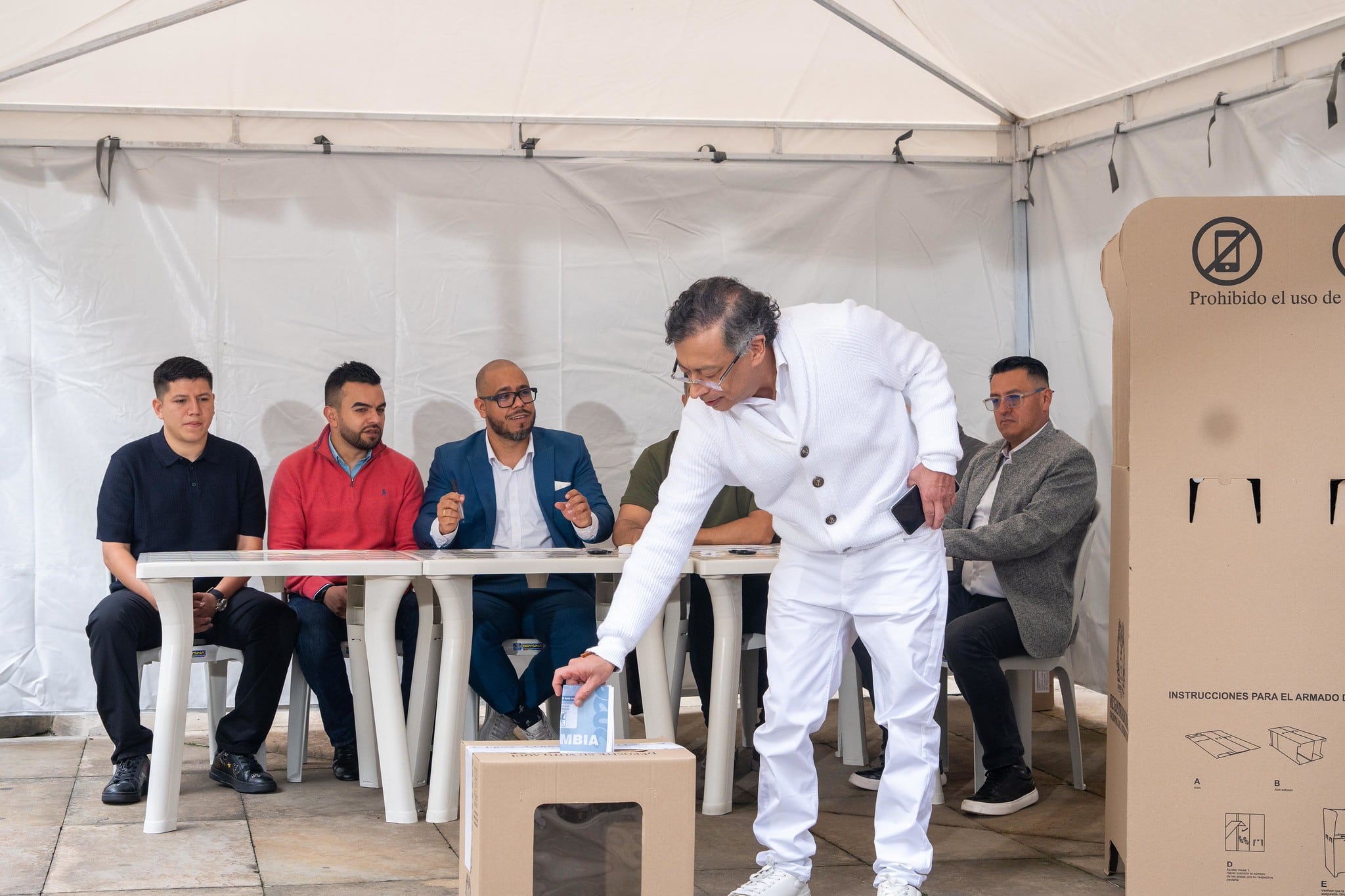 El presidente, Gustavo Petro, ejerciendo su derecho al voto, este 31 de mayo de 2026, en Bogotá