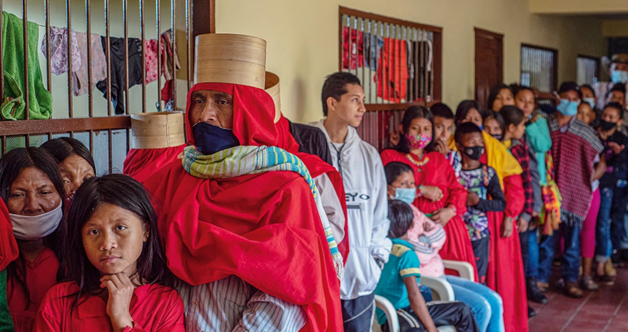 Los miles de campesinos desplazados llevan más de ocho días en la cabecera municipal, donde se resguardan en colegios, casas y hoteles.