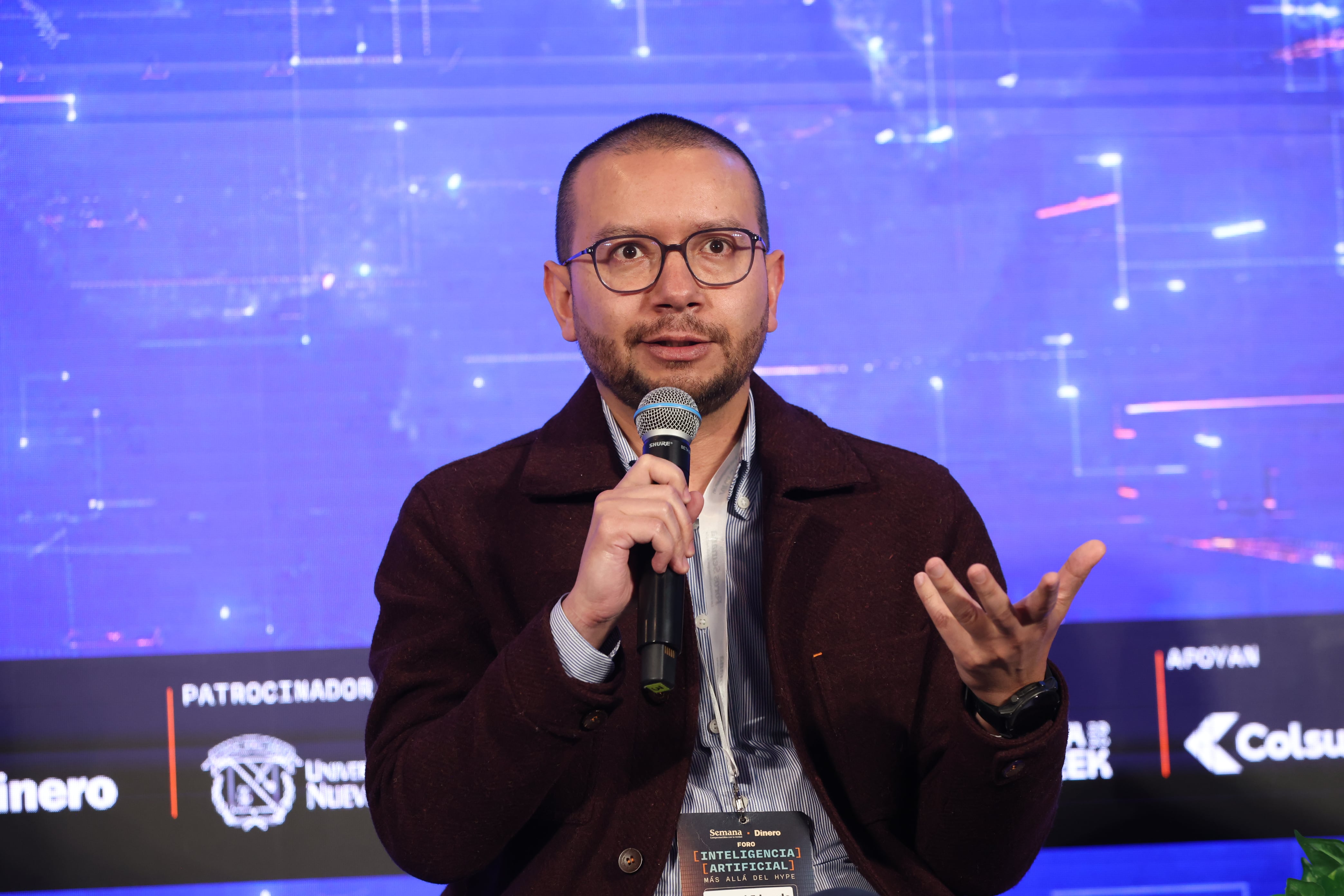 Foro Inteligencia Artificial
Más allá del hype
Miércoles 12 de agosto de 2026 

LA GRAN PREGUNTA | Cuando todos tienen IA, ¿dónde está la ventaja competitiva?
Objetivo: Analizar qué está diferenciando a las organizaciones que están capturando valor real de la
inteligencia artificial de aquellas que apenas la están incorporando. La conversación buscará identificar
cómo están cambiando la toma de decisiones, la gestión del talento, los modelos de negocio y la
capacidad de ejecución, así como las nuevas ventajas competitivas que están emergiendo en un
entorno donde el acceso a la tecnología es cada vez más universal.


Ingeniera Astrid Rubiano Fonseca Ph. D. vicerrectoría de Investigaciones en la Universidad
Militar Nueva Granada.
Samuel Eduardo Jiménez Santafé, chief technology officer de Heinsohn Business
Technology
Rachid Nader, secretario jurídico de la Gobernación del Atlántico
Ana María Tobar, gerente de Tecnología de Colsubsidio
Modera: María José Echeverri, co-founder at Colombia Tech Week