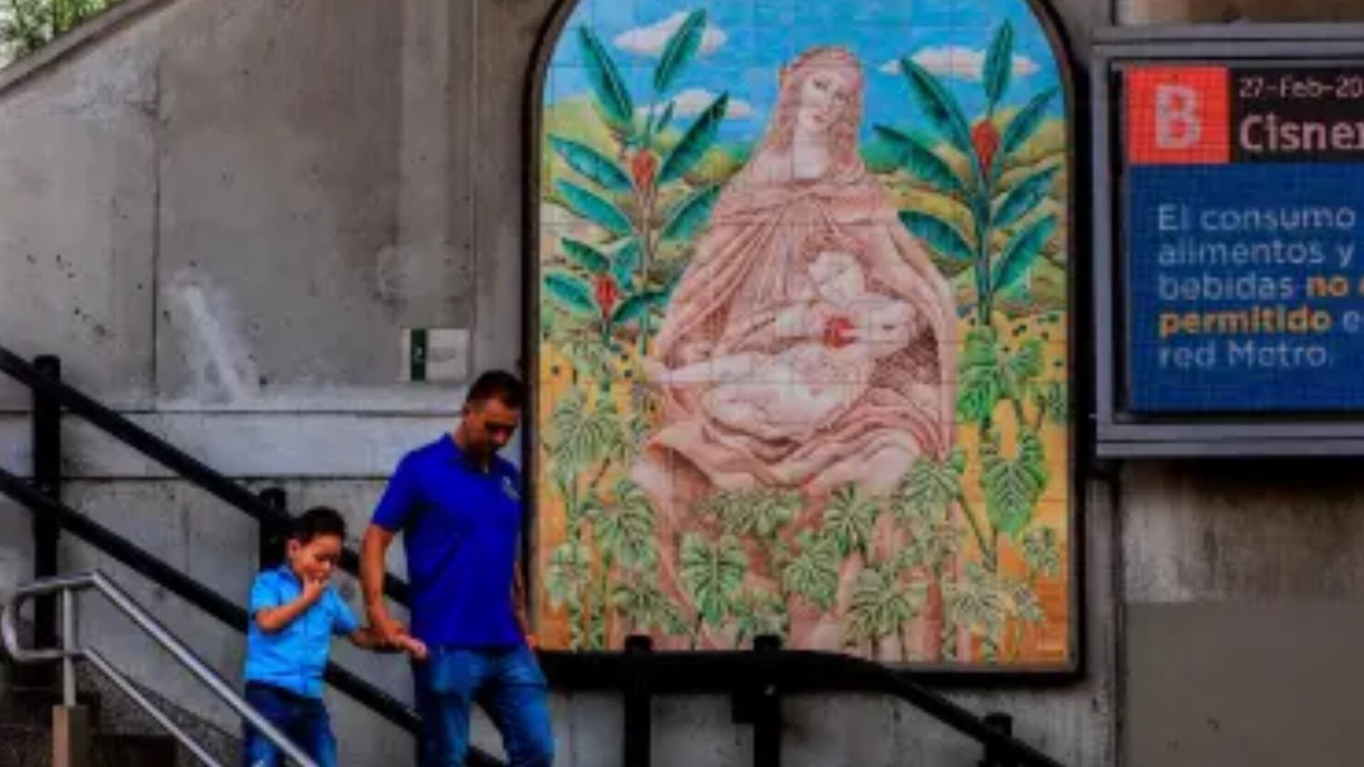 Imágenes de la Virgen María instaladas en estaciones del Metro de Medellín hacen parte de una apuesta cultural que nació en los años noventa, en medio de la violencia, para fortalecer el sentido de pertenencia y la Cultura Metro.