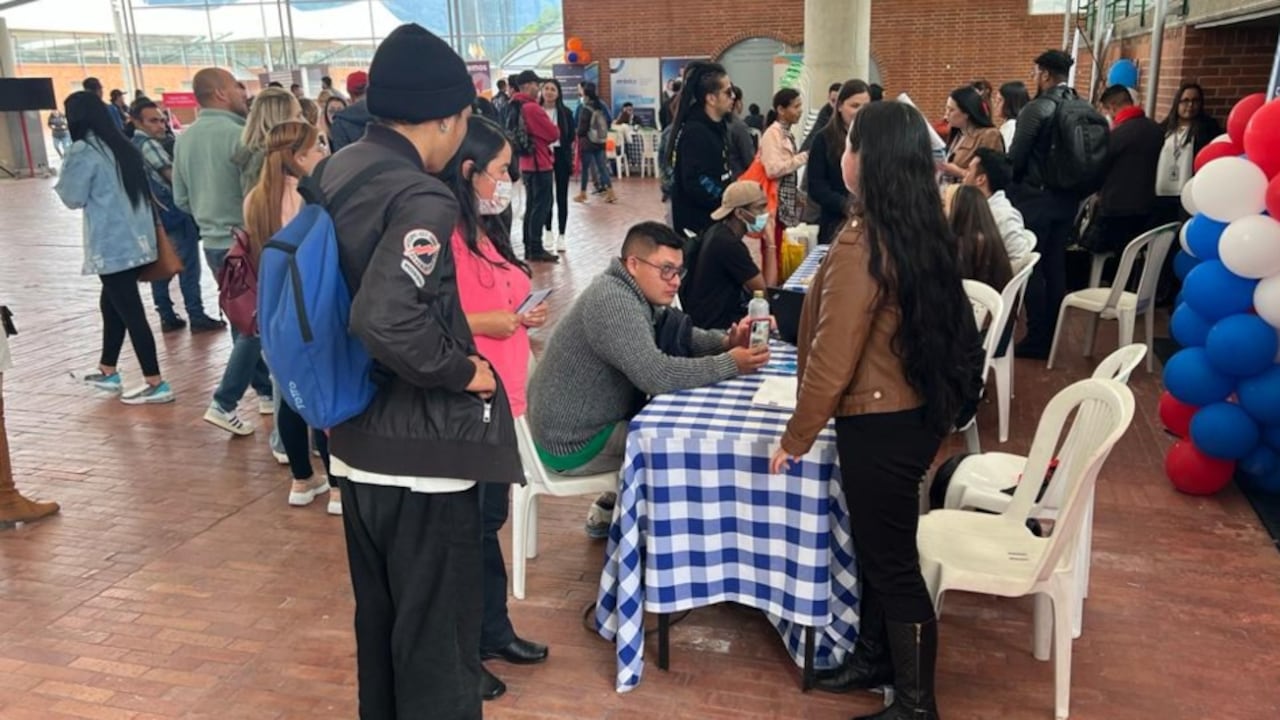 Habrá feria de empleo en Bogotá en La Plaza de Los Artesanos; hay más de 4.000 vacantes disponibles.