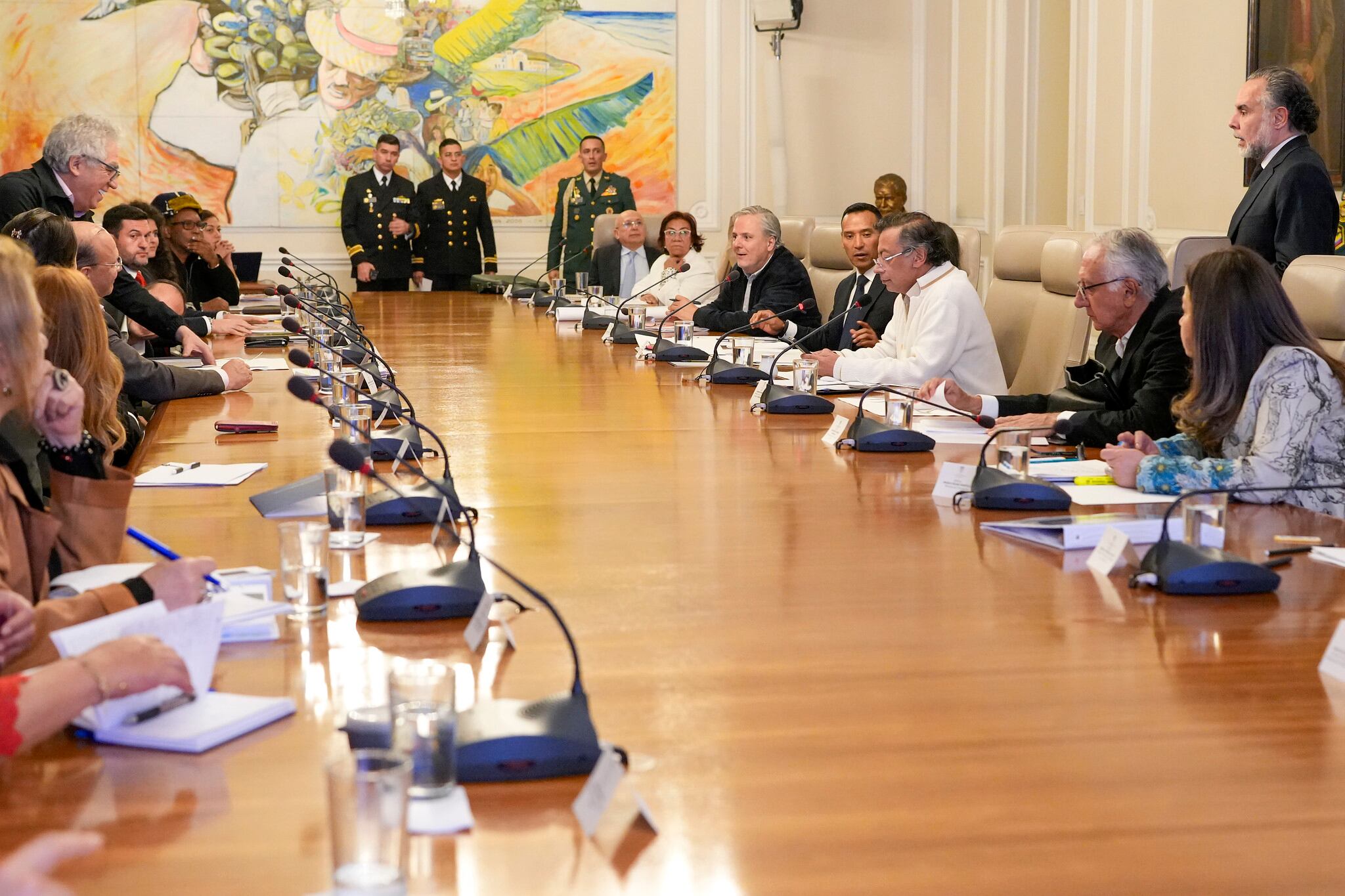 Foto correspondiente al consejo de ministros del 11 de junio de 2025, en Bogotá. En la imagen, el presidente, Gustavo Petro, con su gabinete