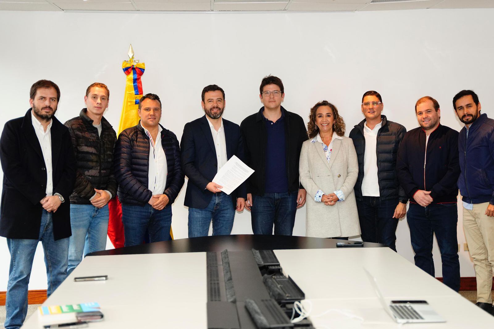 Reunión entre el alcalde electo de Bogotá, Carlos Fernando Galán, y la bancada de concejales electos de Bogotá por el partido Centro Democrático