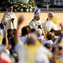 El papa León XIV celebra una misa al aire libre para miles de creyentes en los Campos Elíseos de París, después de afirmar que es posible "vivir juntos con dignidad y en paz".