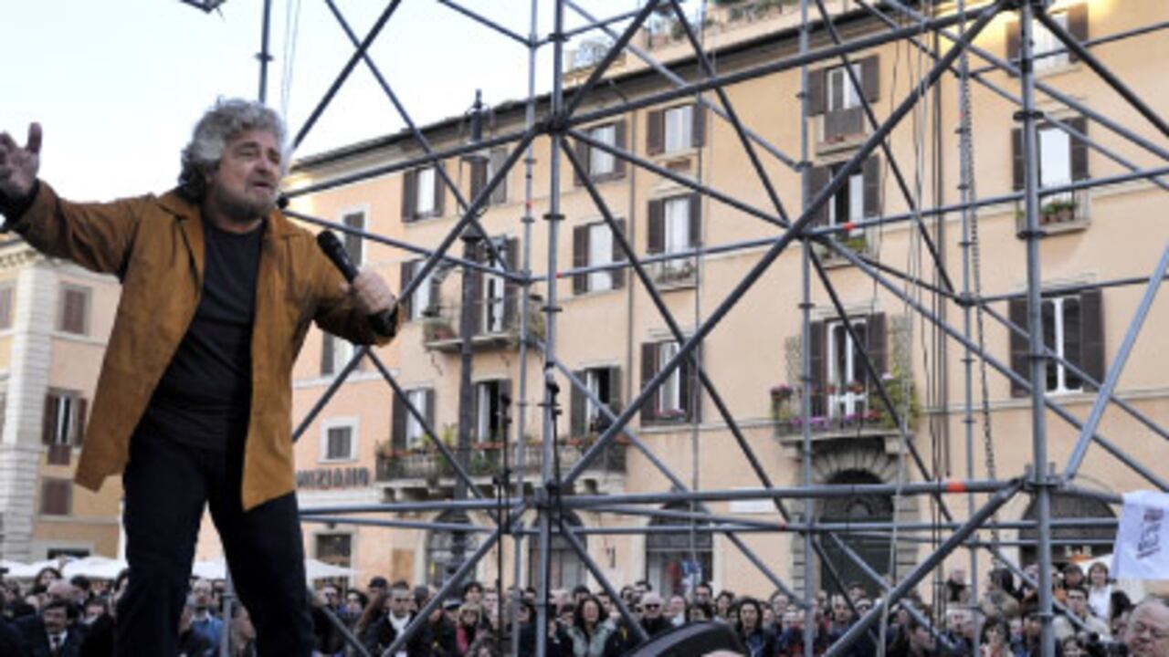 El estilo agresivo e irreverente de Beppe Grillo ha atraído a miles de seguidores a lo largo y ancho de Italia.