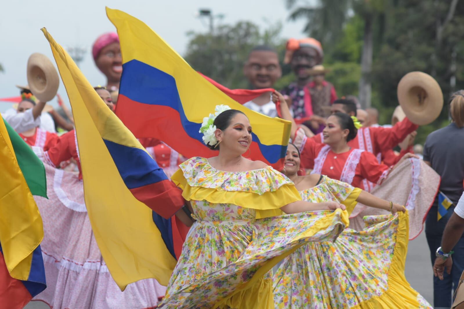 Desfile del Festival Internacional de las Culturas Populares en Cali. fotos Aymer Andrés Álvarez.