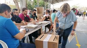 Preparar un proceso para que voten más de 40 millones
de colombianos en el país y en alrededor de 70 naciones en
el exterior es una operación gigantesca.