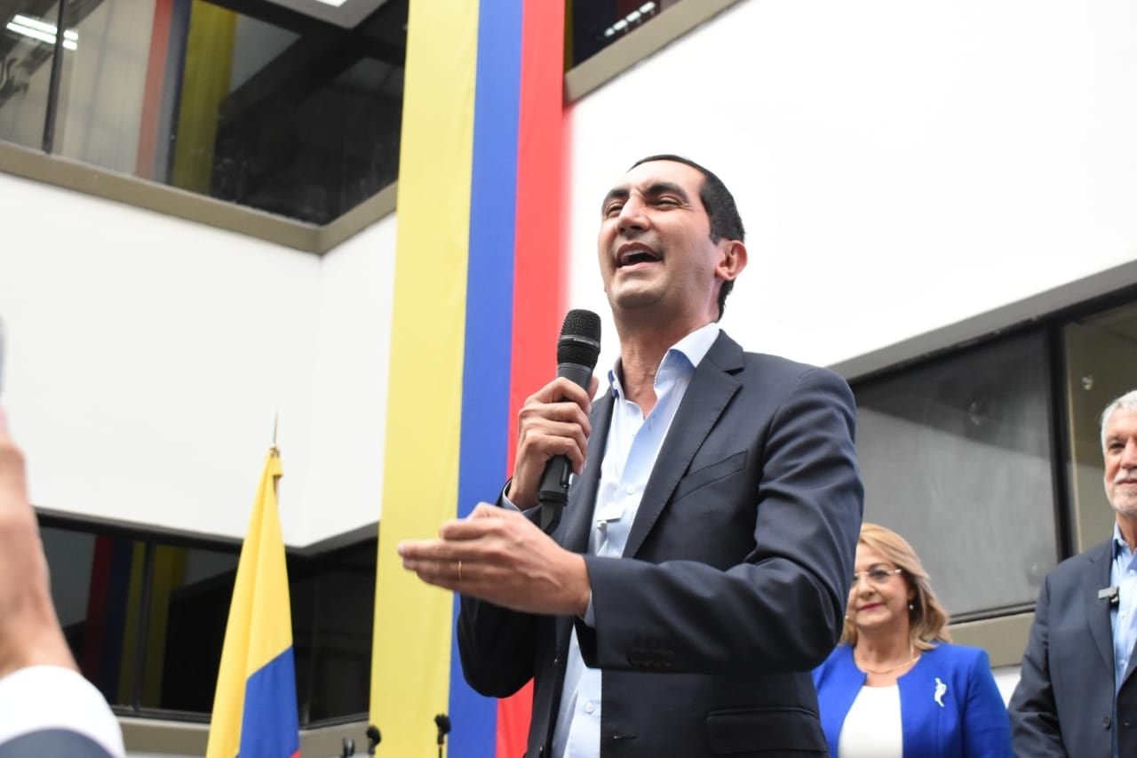 David Barguil Entrega de firmas, equipo por Colombia