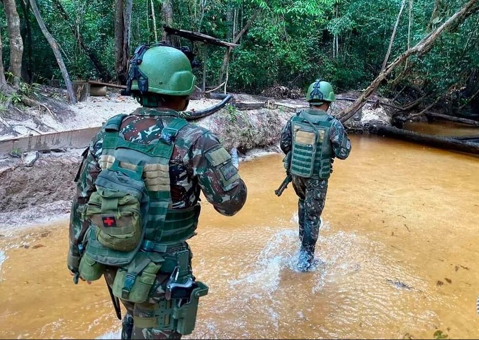 Operativo contra la minería ilegal entre Colombia y Brasil en el Amazonas.