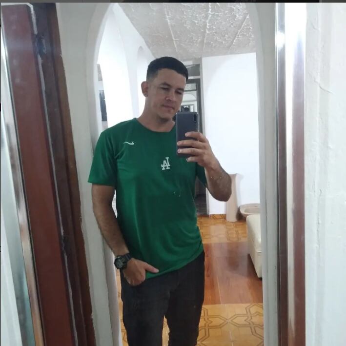 La mayoría de las fotos retratan al propio Harold Andrés Echeverry o a diferentes vehículos.