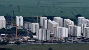 La ciudad de Cali tenía al mes de julio del 2021 6.704 unidades de vivienda en oferta. El 42% de estas se encontraban en el estrato 4 y el 62% en el sur de la ciudad, según datos de Camacol Valle.