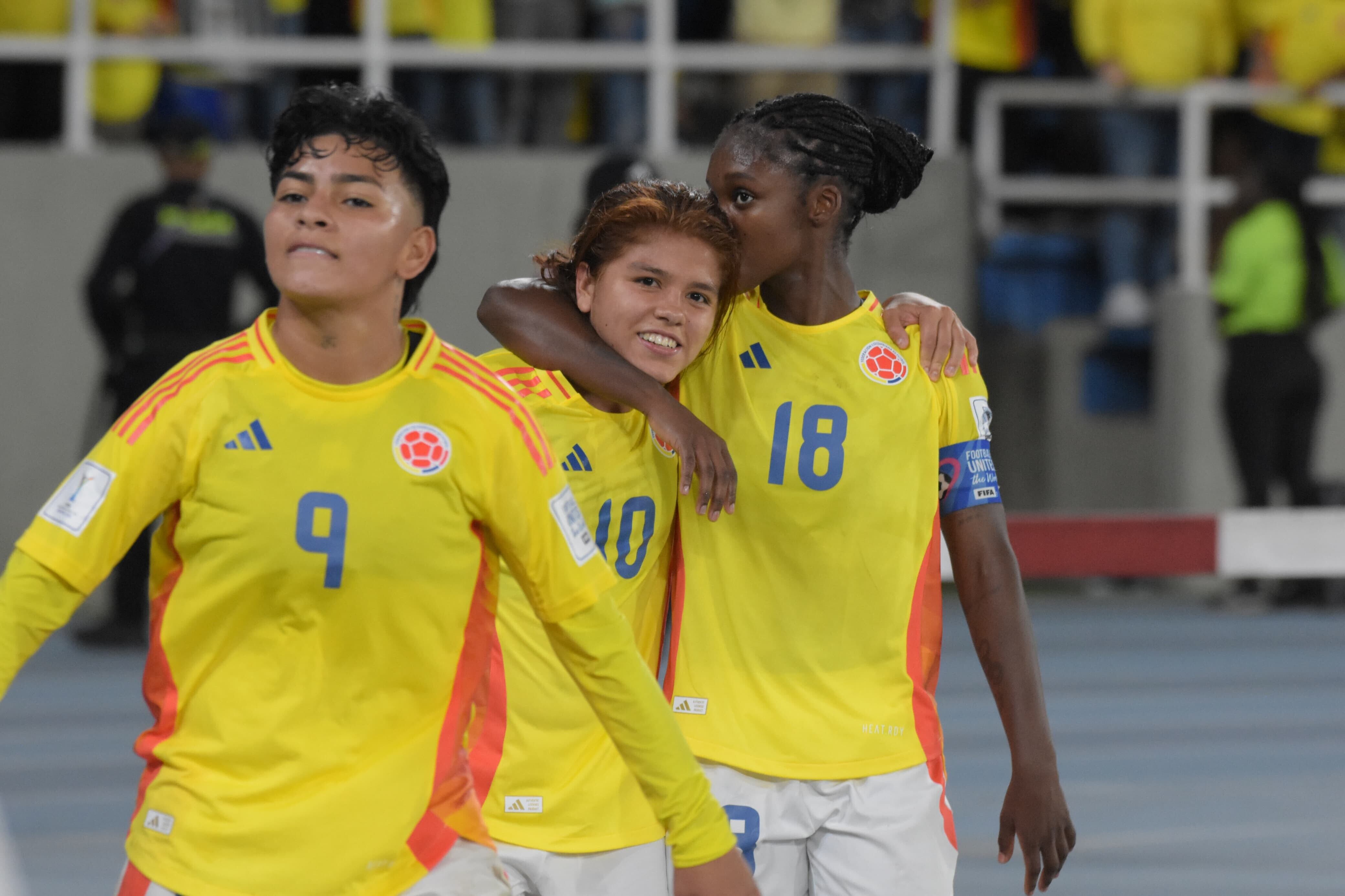 Linda Caicedo y Gaby Rodríguez, jugadoras de la Selección Colombia Femenina