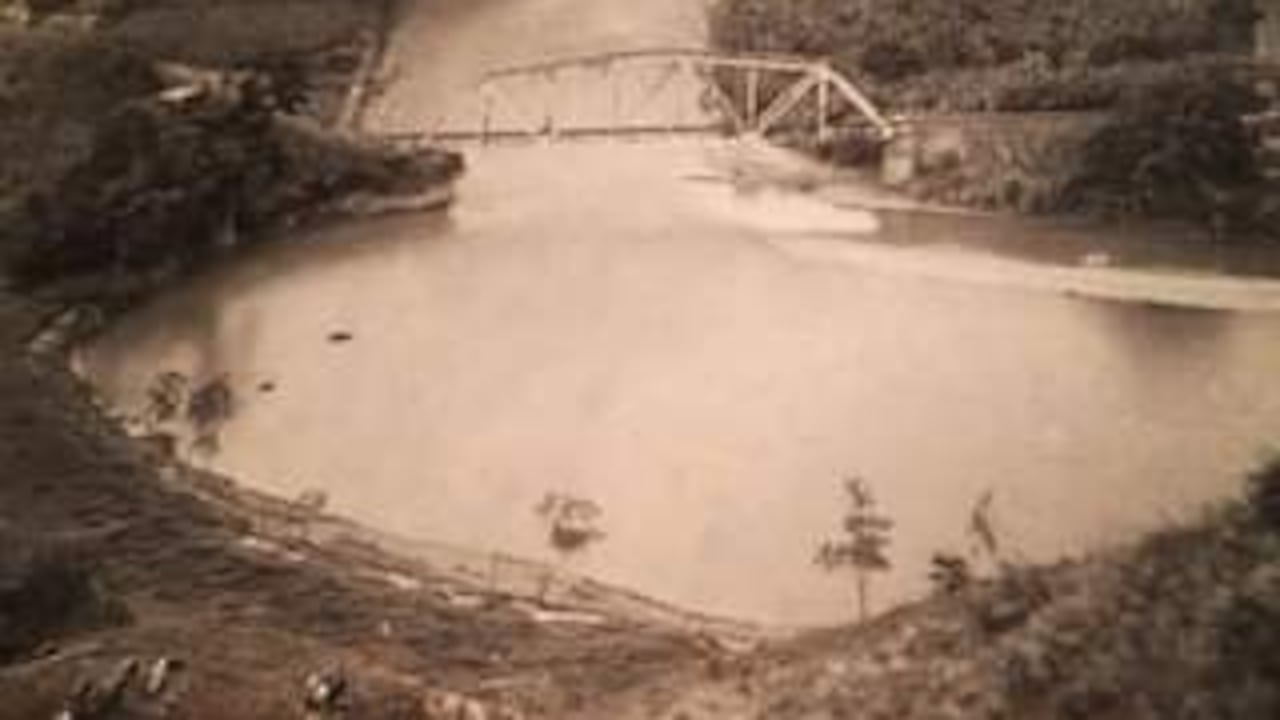 El puente vehicular 'La Vieja' en el corredor Calarcá - La Paila, fue construido en 1984