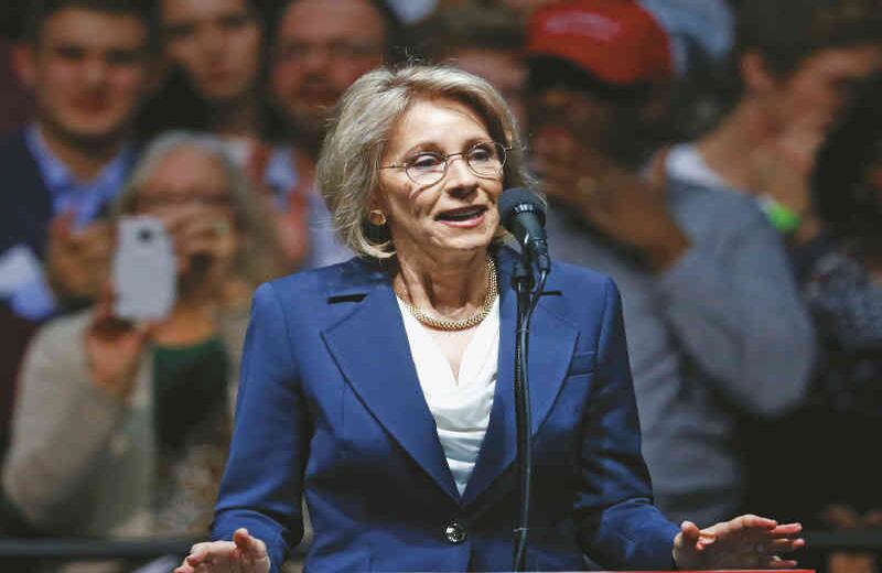 Secretaria de Educación: Betsy DeVos