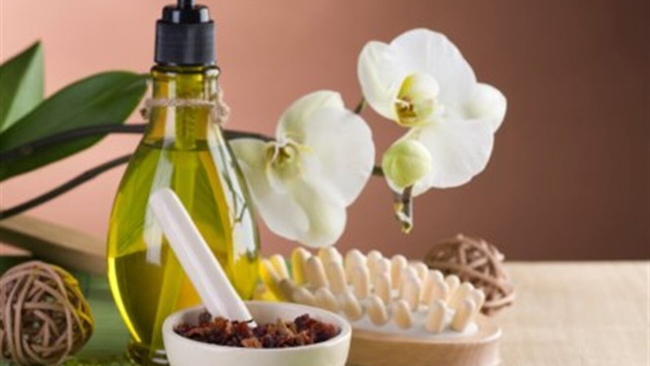 El aceite de romero es usado como tónico capilar y estimula el crecimiento del cabello saludablemente previniendo la caída del mismo. foto: Thinkstock