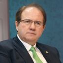 Leonidas bustos. El expresidente de la corte está supuestamente en Canadá. Su caso sigue en el Congreso.