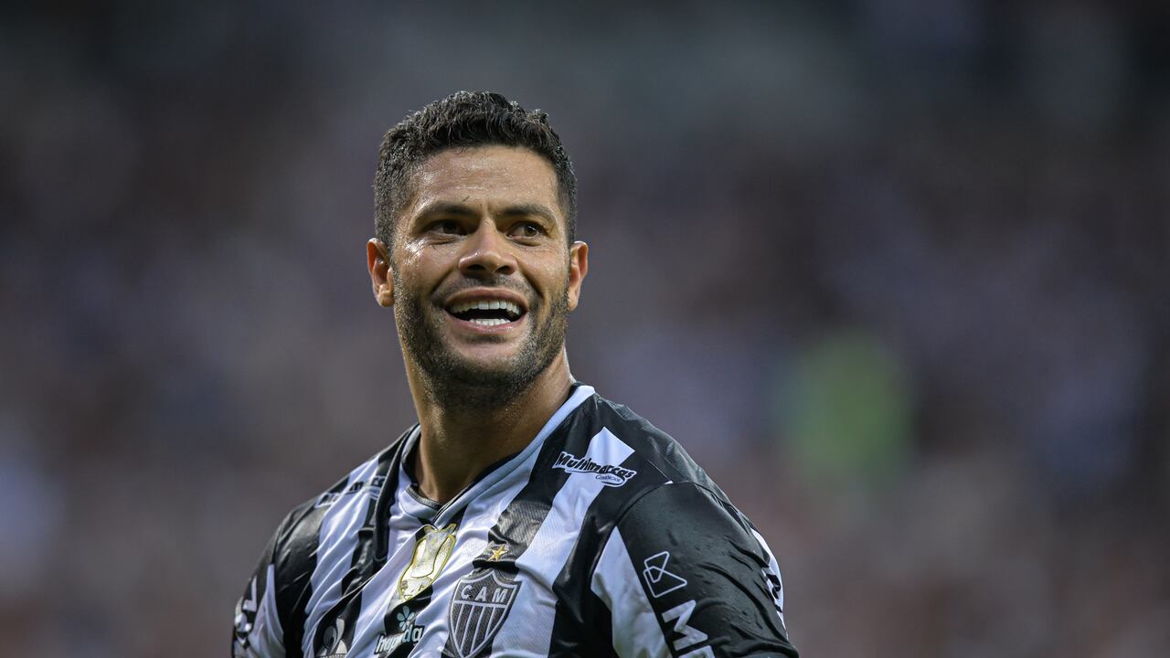BELO HORIZONTE, BRAZIL - APRIL 10: Hulk of Atletico Mineiro celebrates after scoring the second goal of his team during a match between Atletico Mineiro and Internacional as part of Brasileirao 2022 at Mineirao Stadium on April 10, 2022 in Belo Horizonte, Brazil. (Photo by Pedro Vilela/Getty Images)