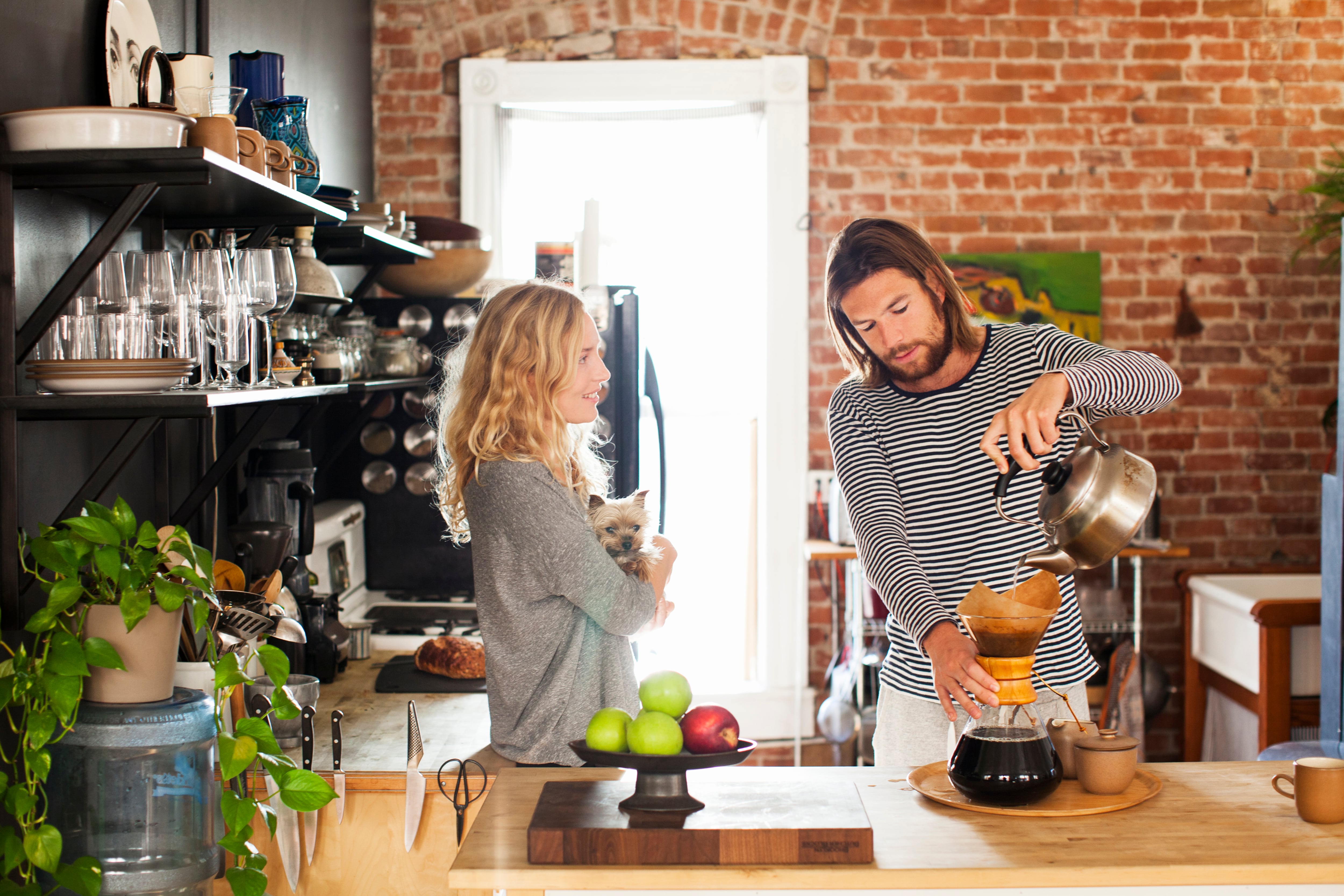 La Clínica Mayo no aconseja consumir más de cuatro tazas de café al día.