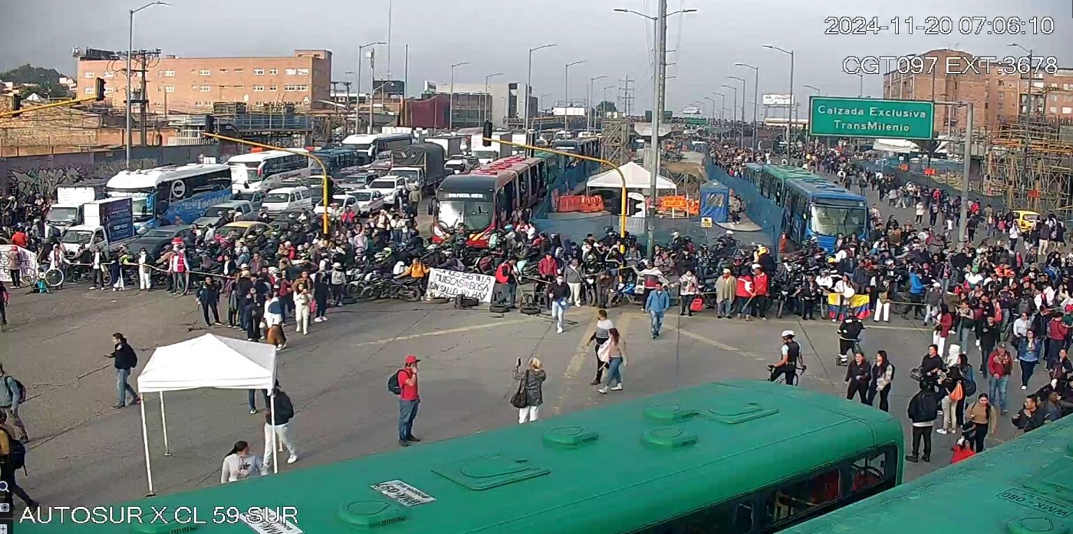 Protestas en la Autopista Sur por bloqueos de comunidad indígena en Bosa