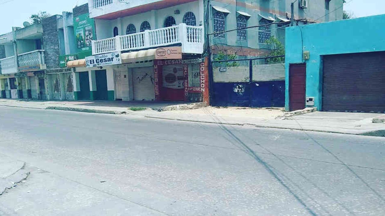 Imagen de una calle desierta de Soledad, compartida por usuarios en redes sociales.