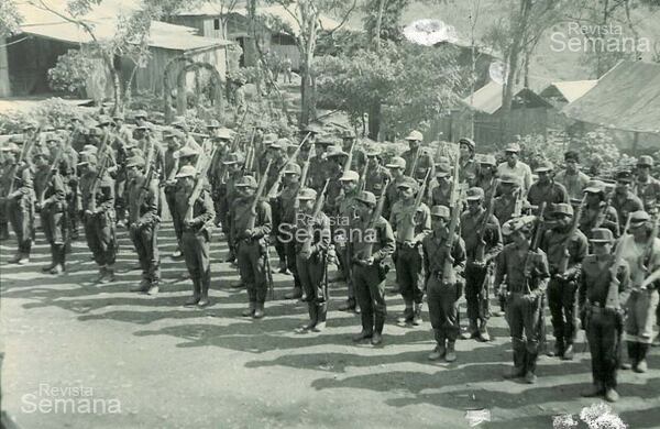 La formación en uno de los campamentos de La Uribe, Meta.