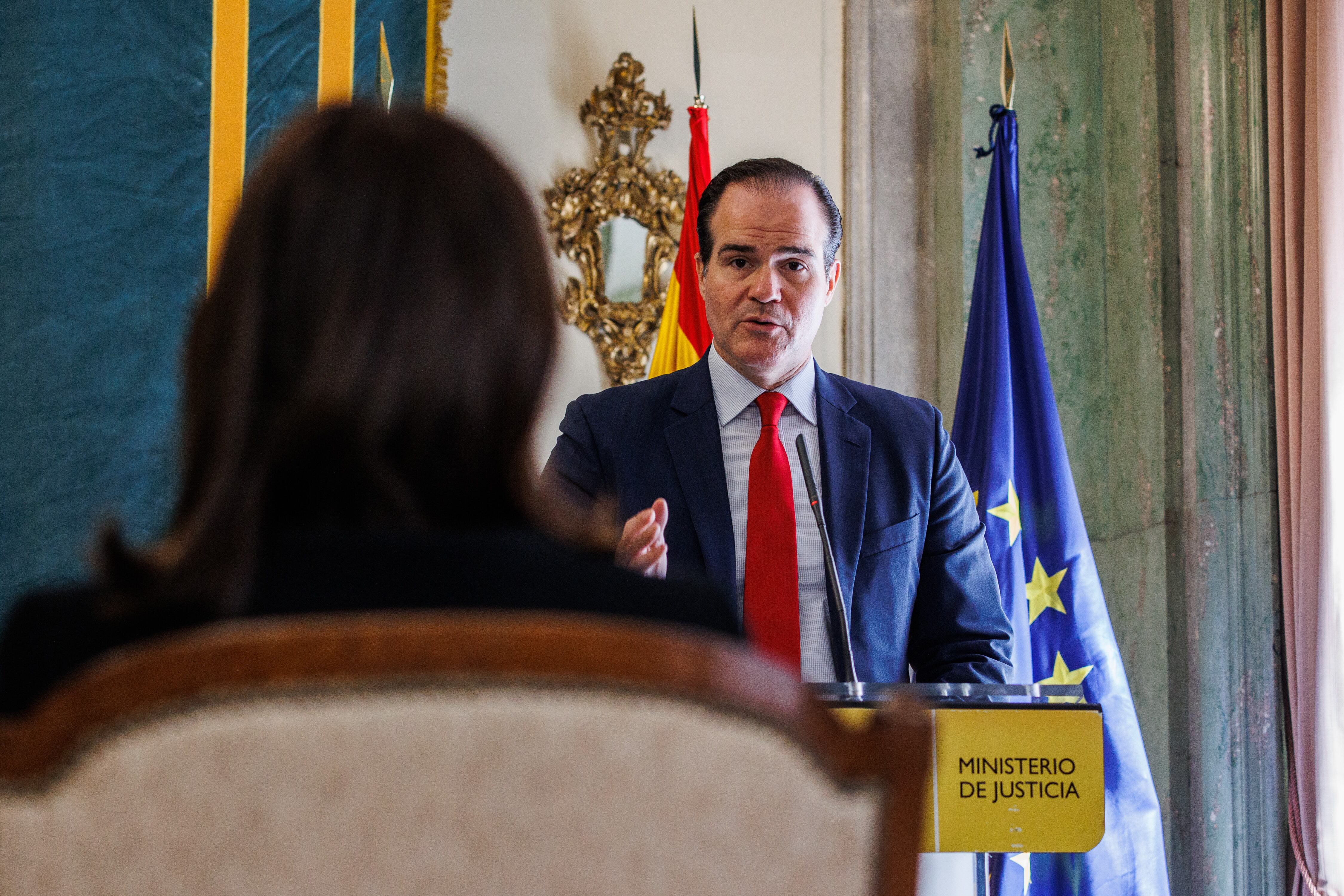 Mauricio Claver-Carone, interviene durante la firma de un Memorando de Entendimiento entre el Ministerio de Justicia