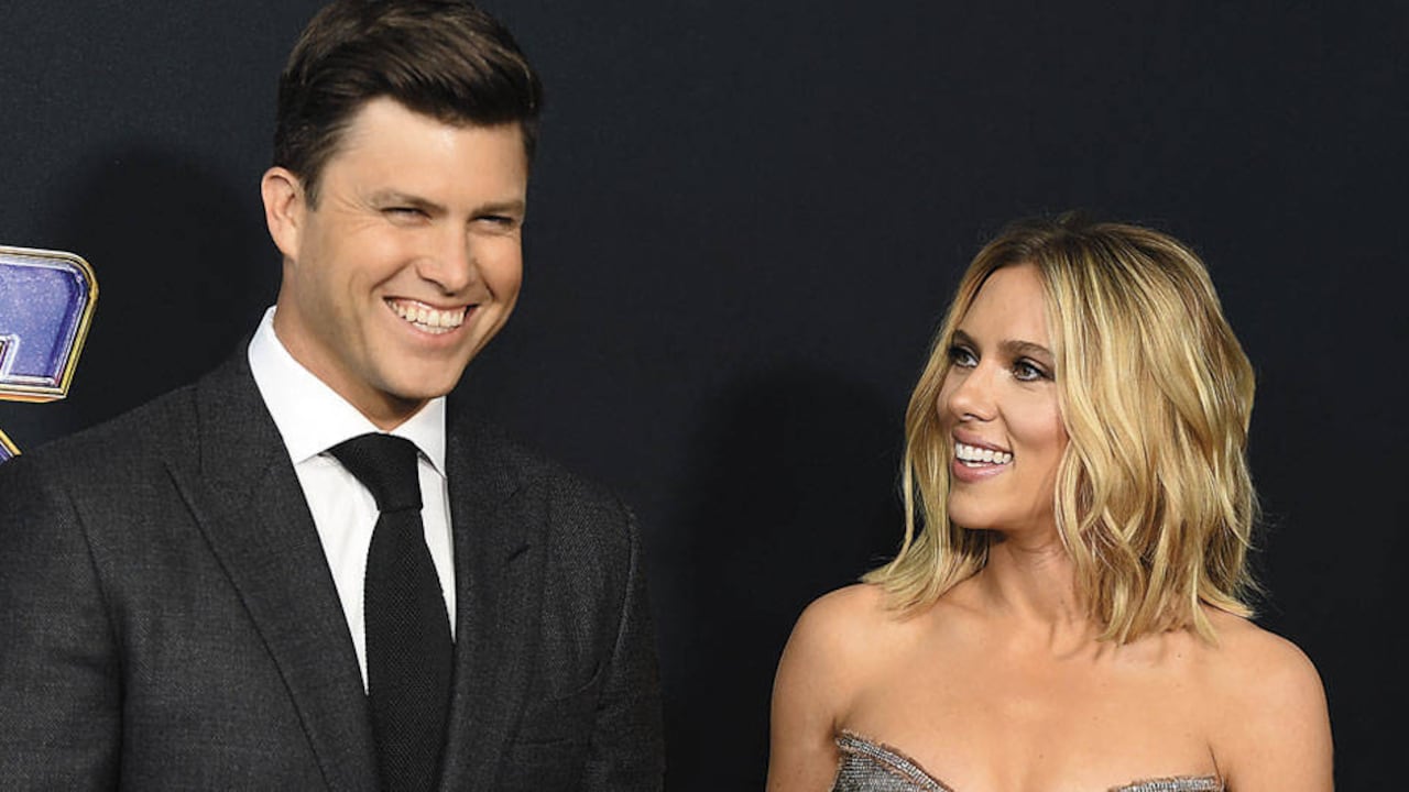 Scarlett y Colin no se veían desde 2006, pero el regreso de ella al set de Saturday Night Live los reunió de nuevo hace dos años y desde ese día son inseparables.